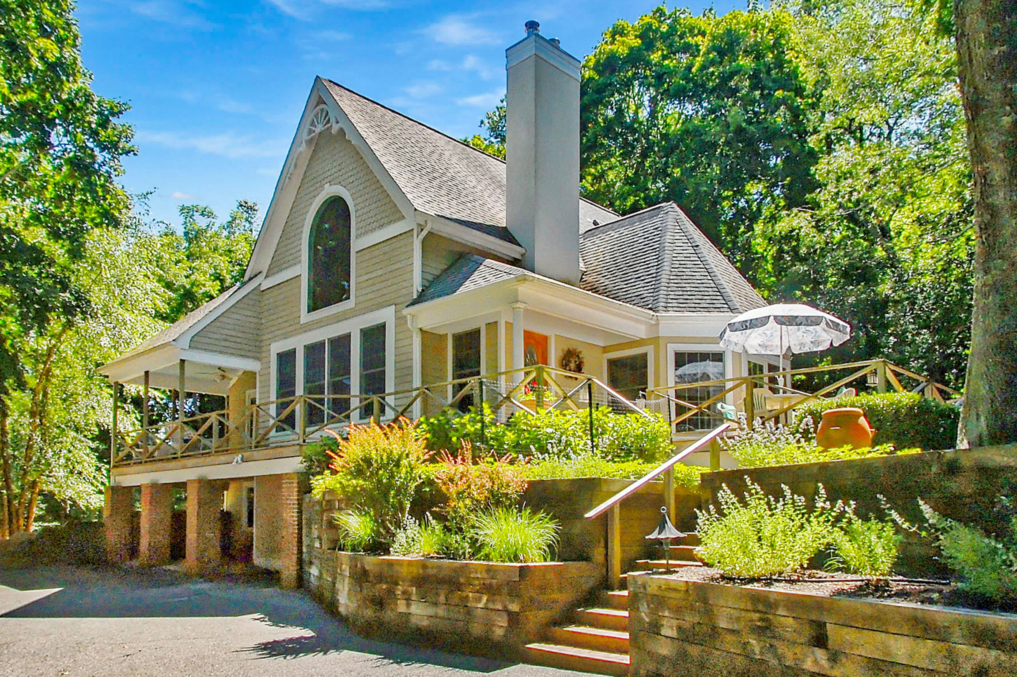 31 New York Ave in Shelter Island Out East