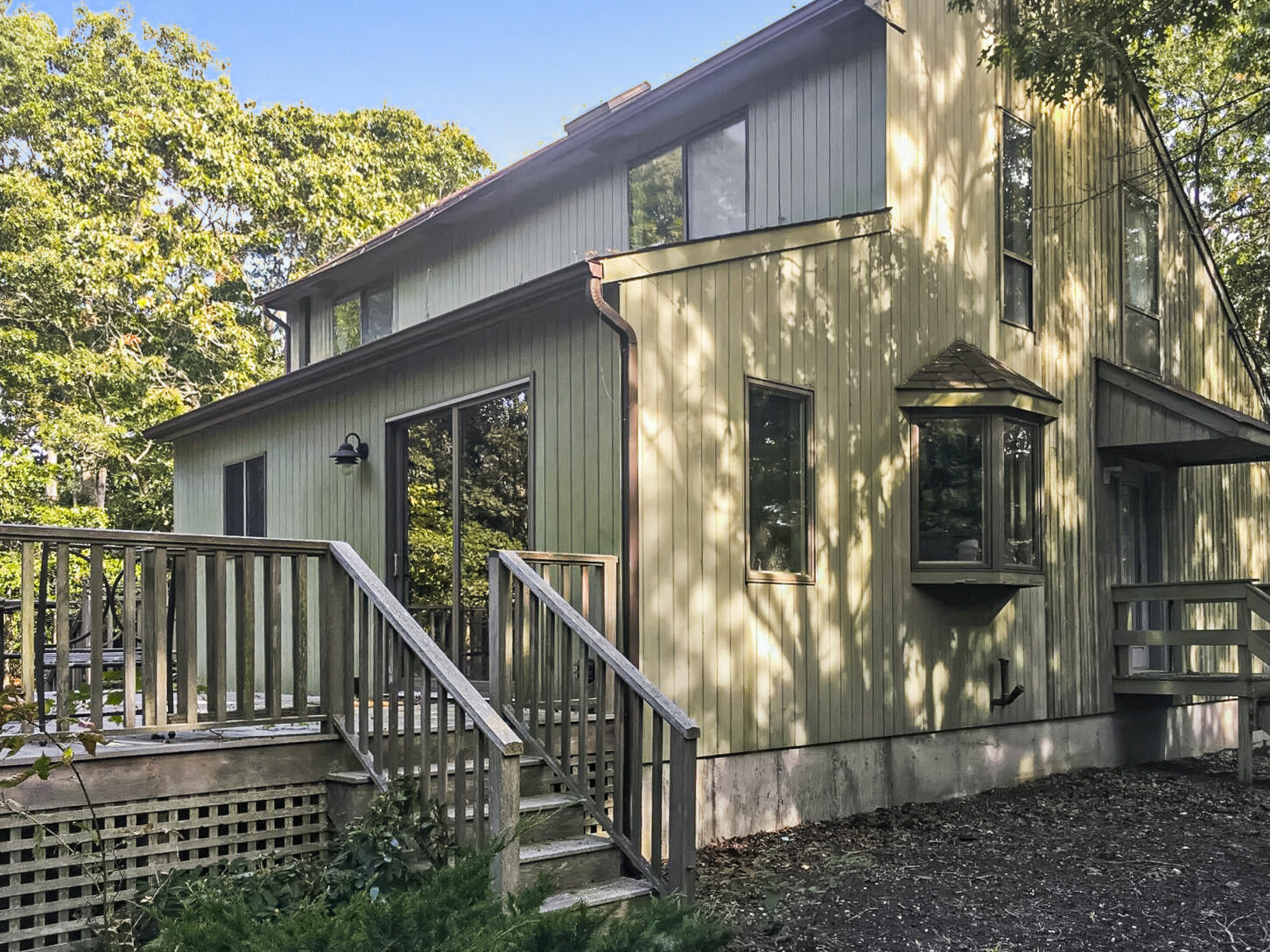 East Hampton~ Village Fringe-Ready to make it your own