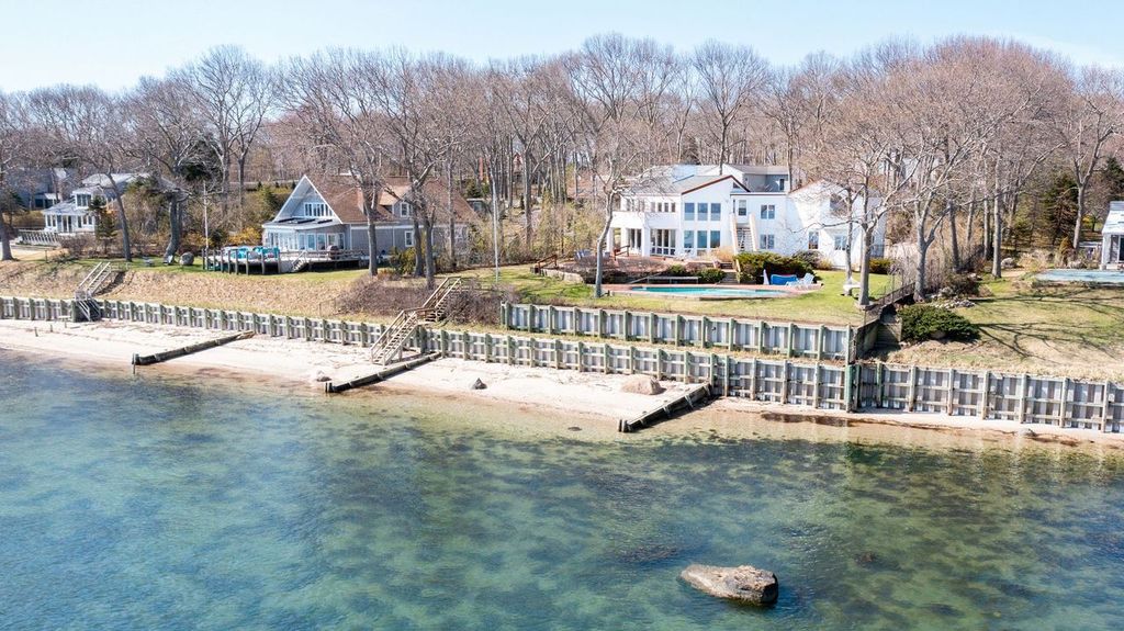 66 Gardiners Bay Dr in Shelter Island Out East