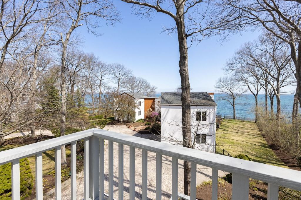 66 Gardiners Bay Dr in Shelter Island Out East